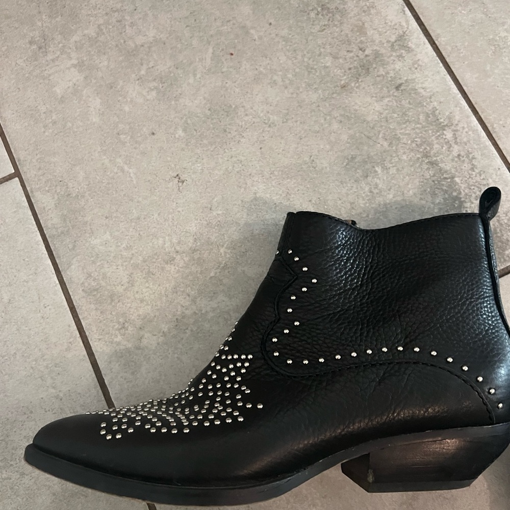 Dolce Vita studded booties - Picture 2 of 7